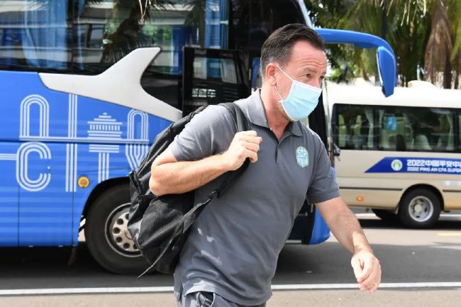 欧冠-皇马4-2那不勒斯锁头名 19岁帕斯处子球贝林厄姆传射欧冠C组第5轮，皇马主场对阵那不勒斯。